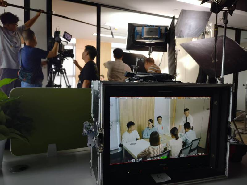 白河县TVC拍摄公司：科技产品视觉化大师，诠释未来感与功能美学